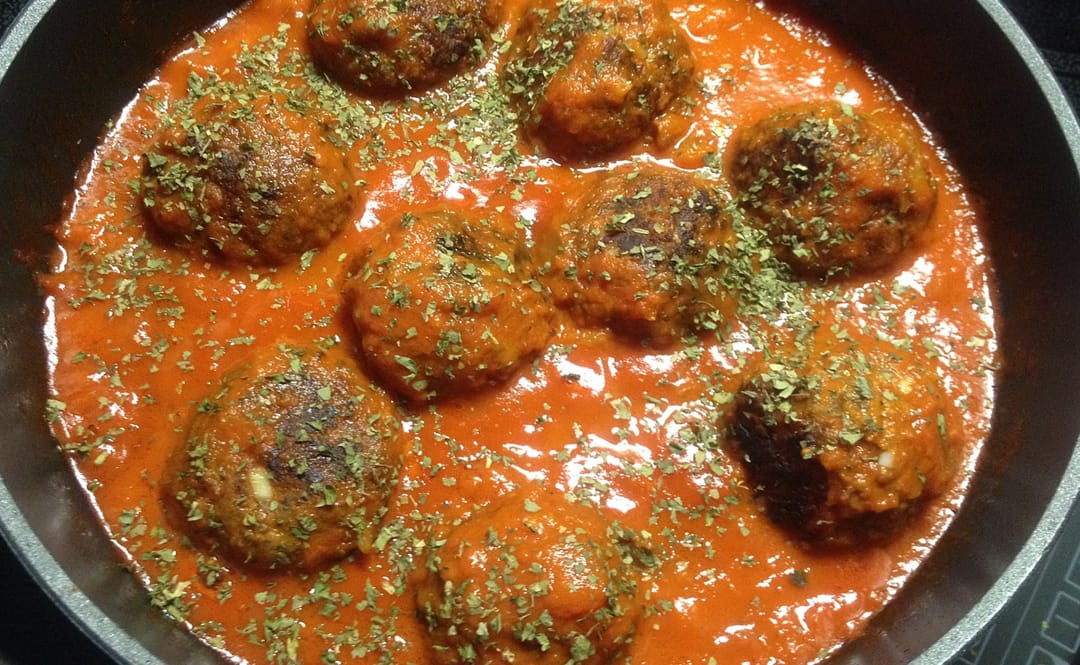 Albondigas in tomato sauce