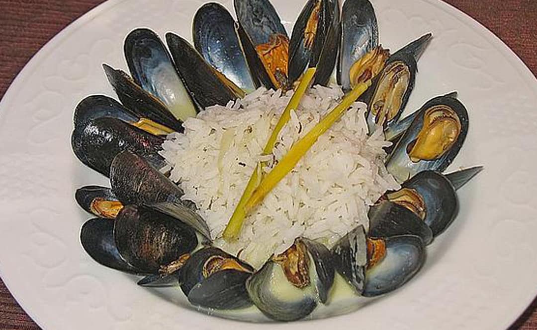 Hot Mussels in Vietnamese Coconut Sauce