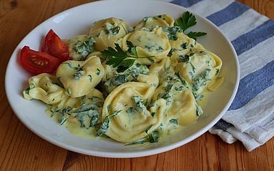 Tortellini in parsley sauce